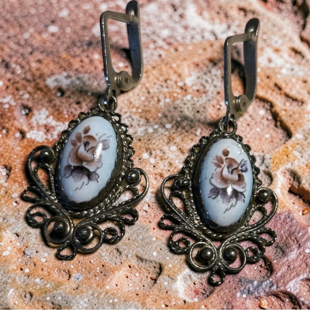 Vintage Russian Rostov Finift Handmade Enamel/Porcelain Filigree Earrings